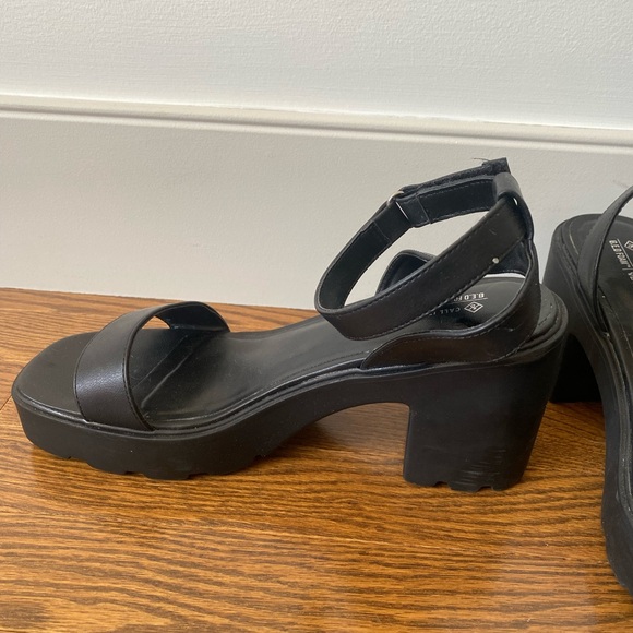 Call it Spring - Chunk Heel Sandal - Picture 3 of 5